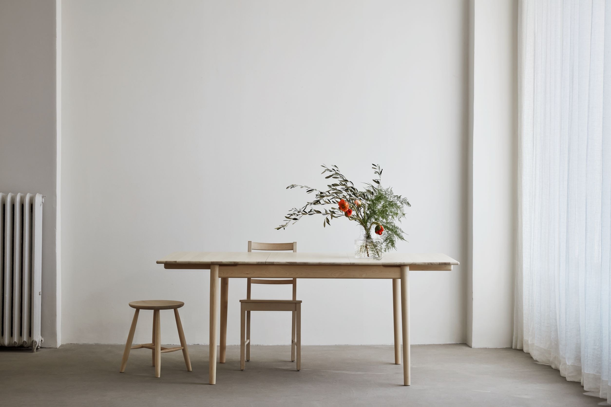 spisebord, stol og krakk fra norrgavel