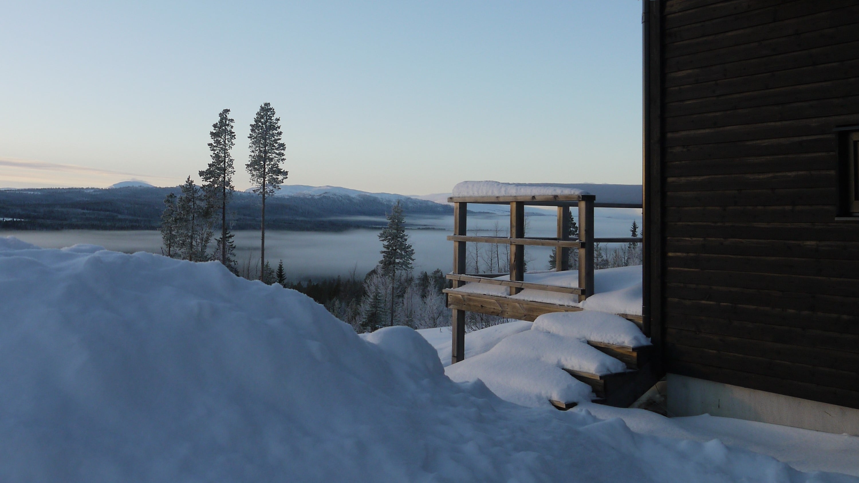 fjellhytte i et vinterlandskap