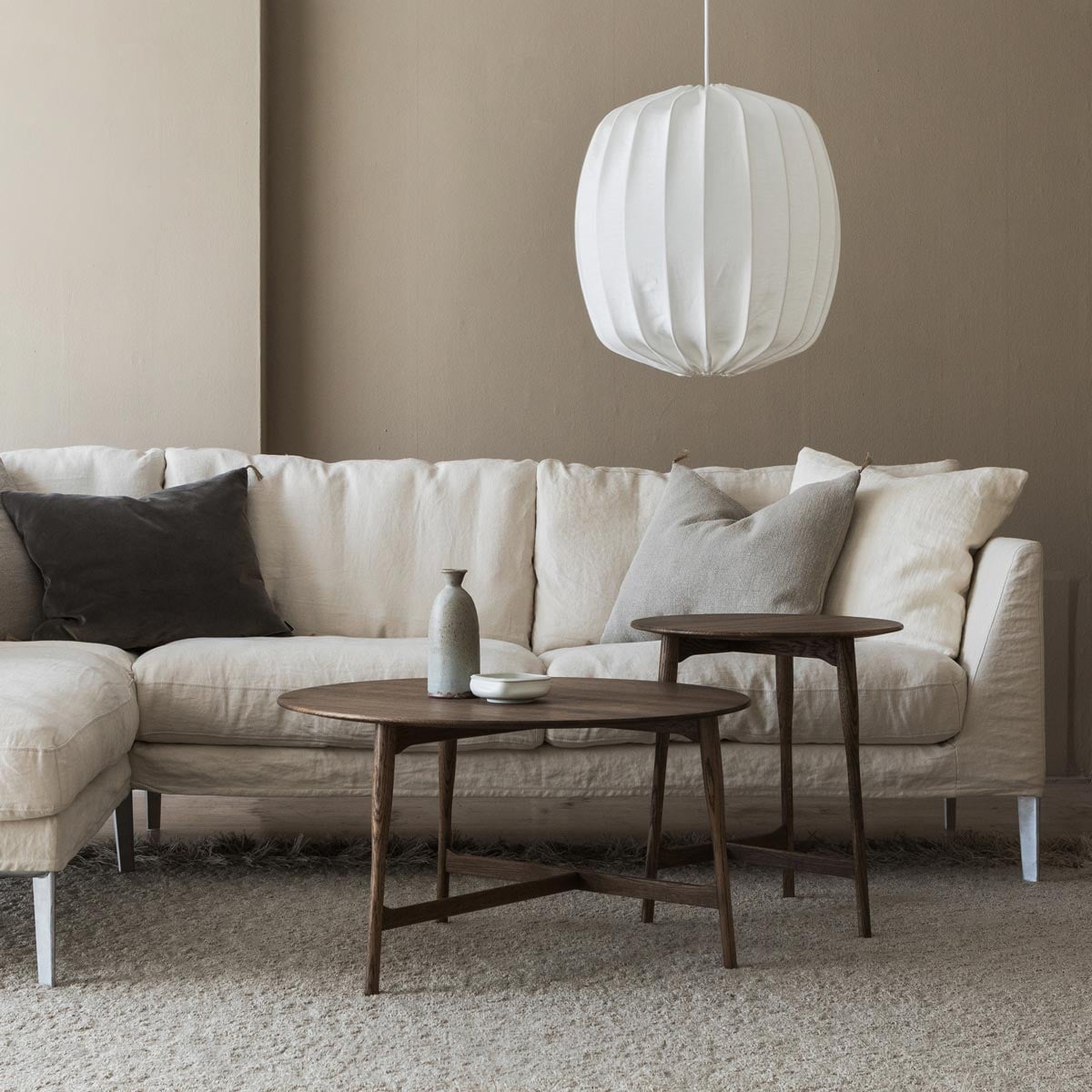 soffa-85-linne-belgisk-offwhite,-soffbord-kiltapp-brunoljad-ek